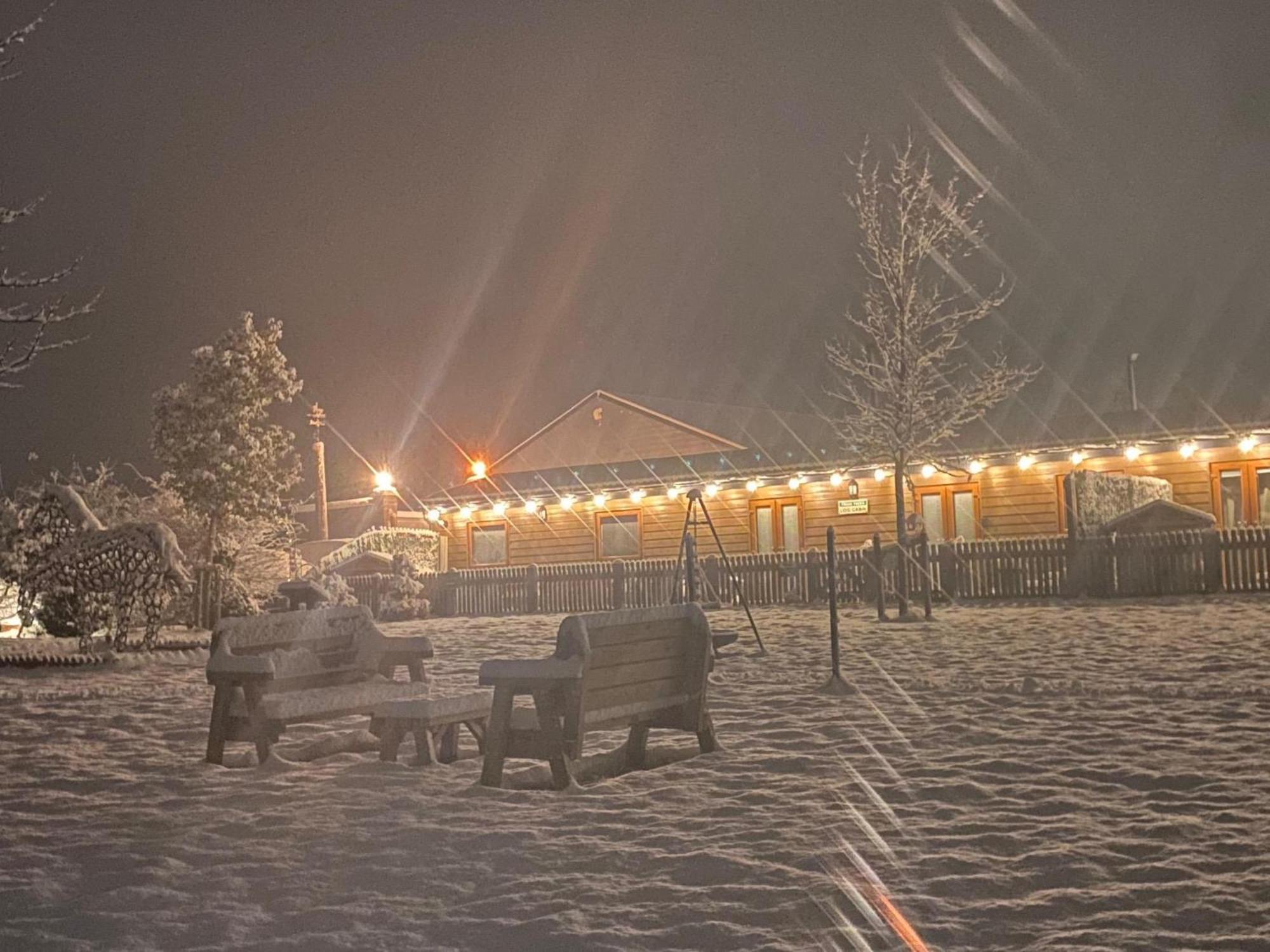 Fairview Farm Holiday Accommodation 14 Luxury Lodges, Cabins, Dog Friendly, Suitable For Couples, Families And Groups, Wedding Guests , Corporate Events, Sleeps 2-65 Guests In Ravenshead, Nottingham Near Sherwood Forest, Set In 88 Acres Exterior foto